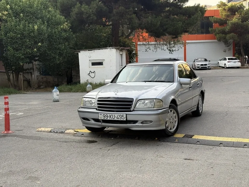 Mercedes C 240 — фото 1/4