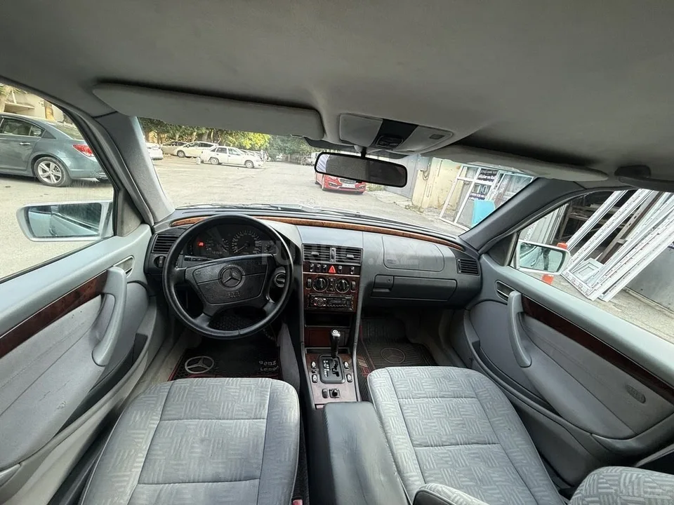 Mercedes C 240 — фото 3/4