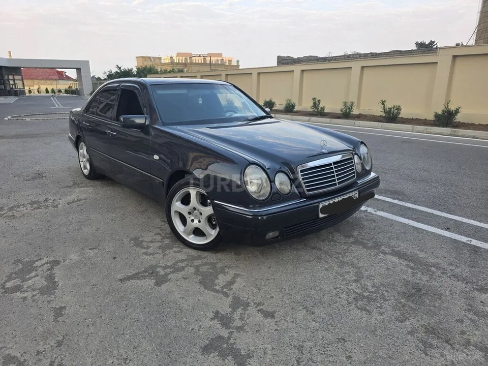 Mercedes E 280 — фото 2/4