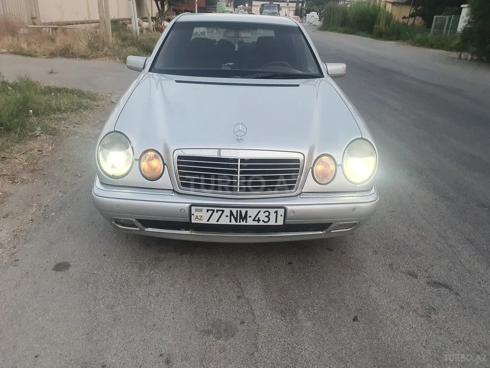 Mercedes E 240 — фото 1/4