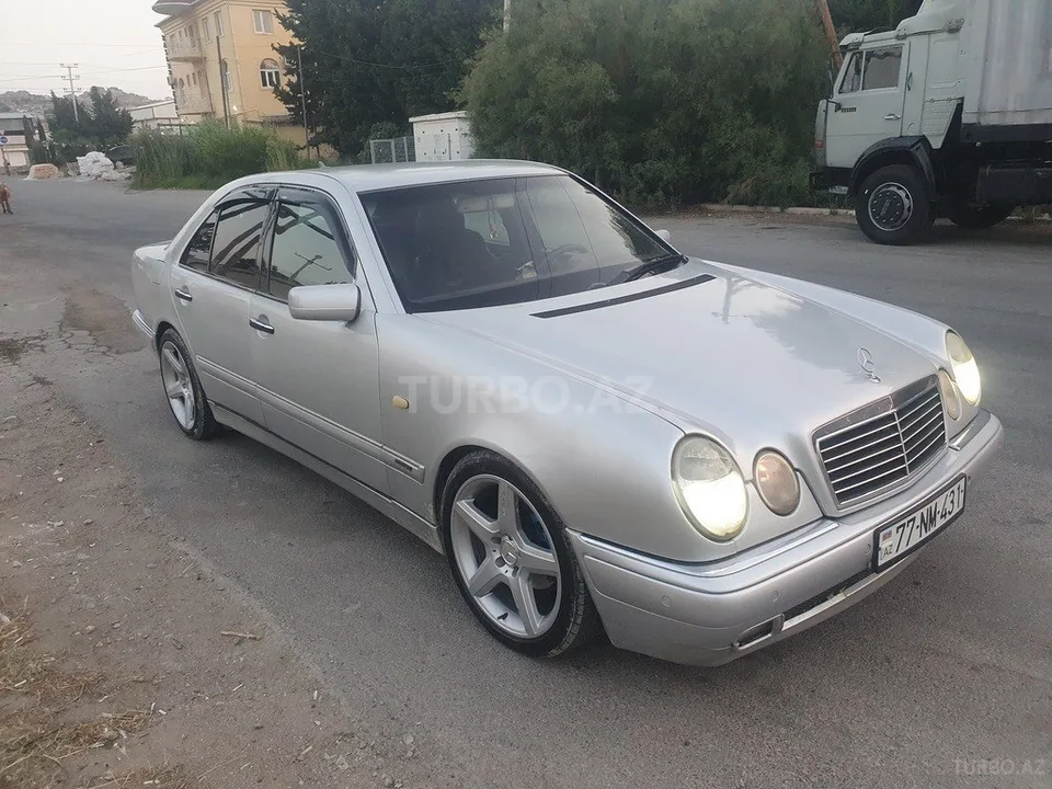 Mercedes E 240 — фото 2/4