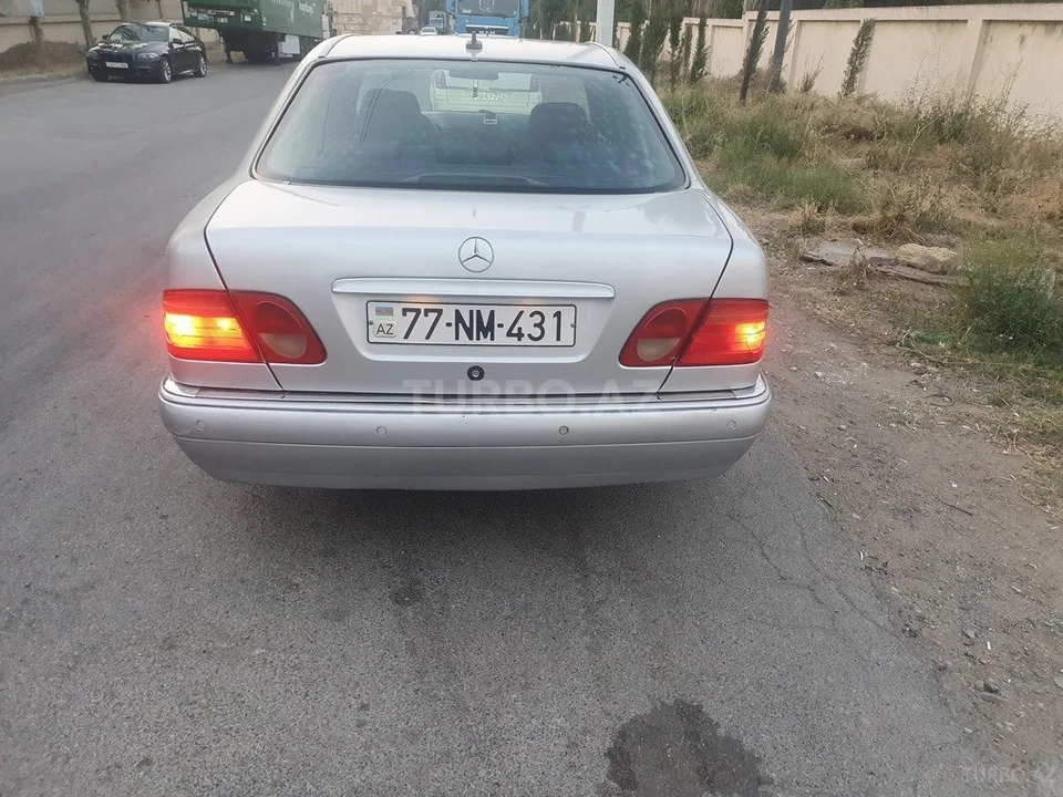 Mercedes E 240 — фото 4/4