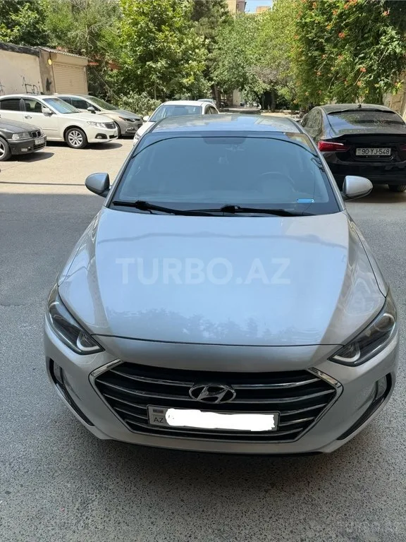 Hyundai Elantra — foto 2/4