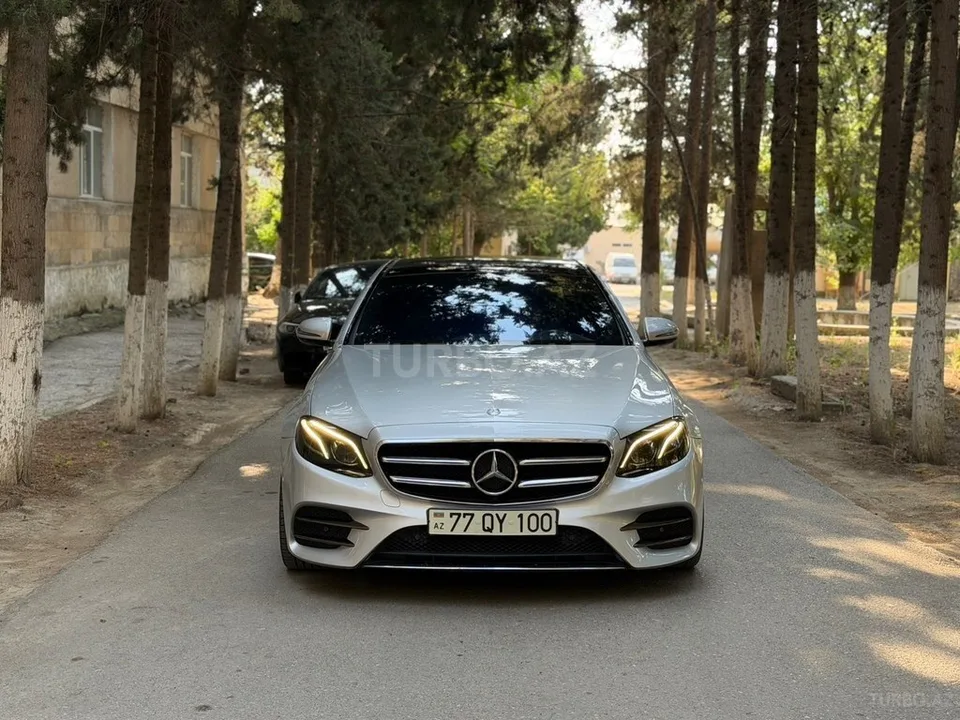 Mercedes E 300 — фото 1/4