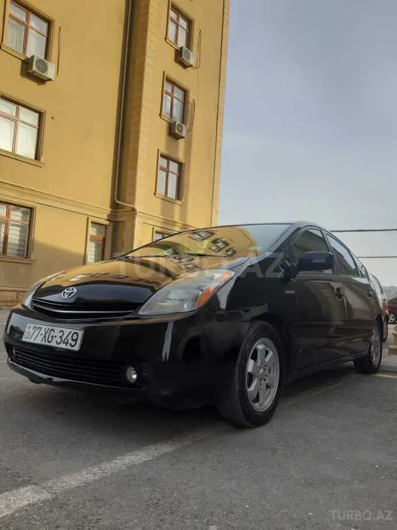 Toyota Prius — фото 1/4