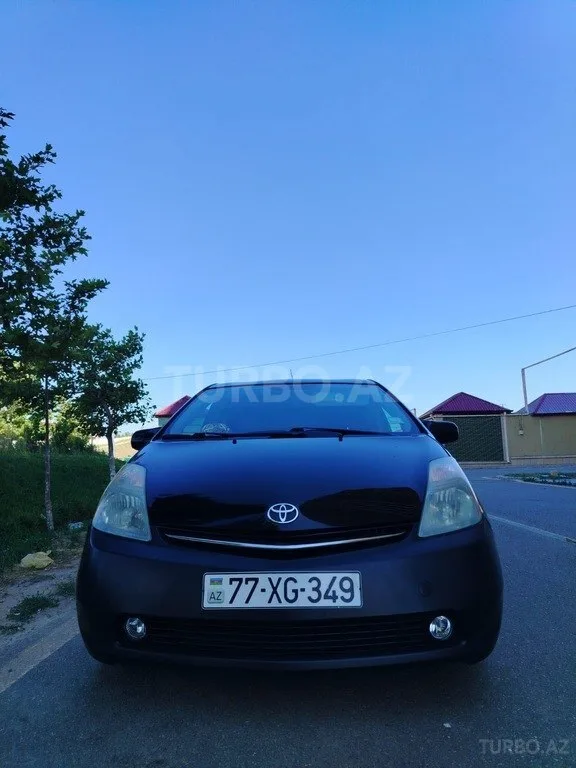 Toyota Prius — фото 3/4