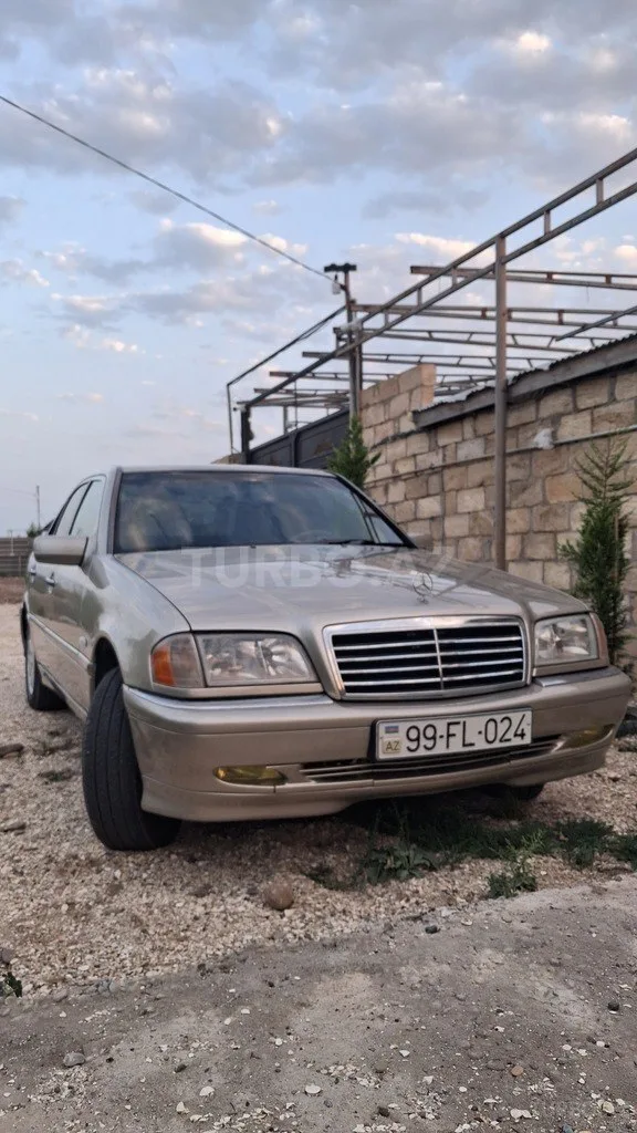 Mercedes C 240 — фото 1/4