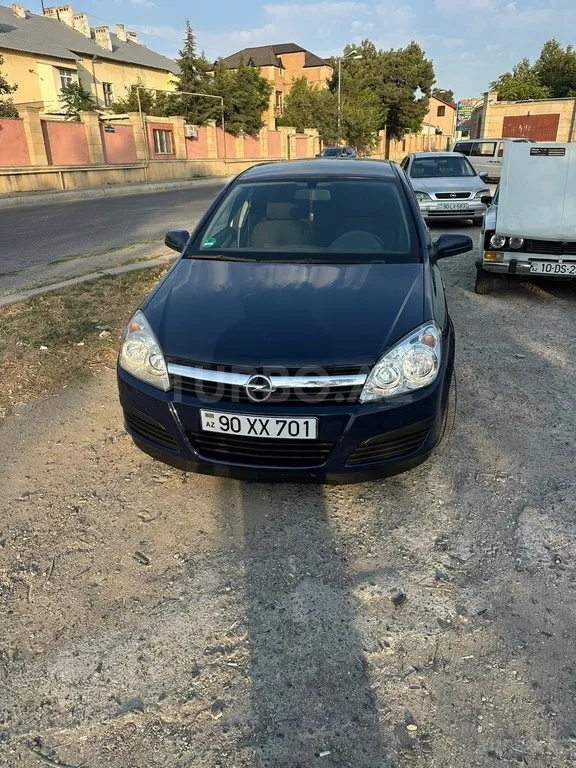 Opel Astra — фото 1/4