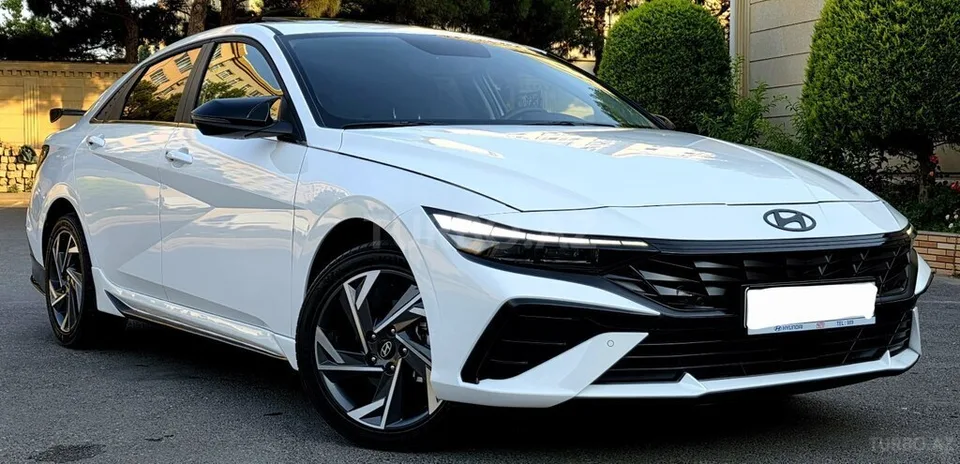 Hyundai Elantra — фото 1/4