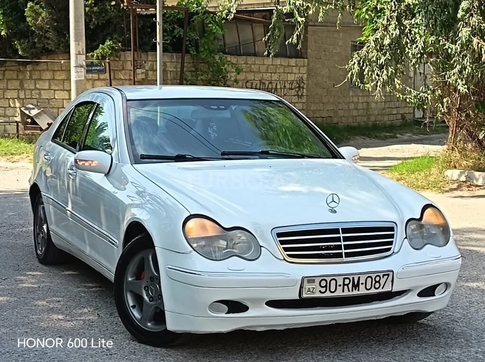 Mercedes C 200 — фото 1/4