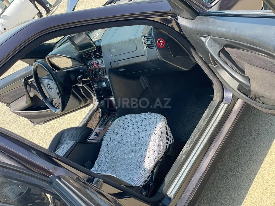 Mercedes C 230 — фото 4/4
