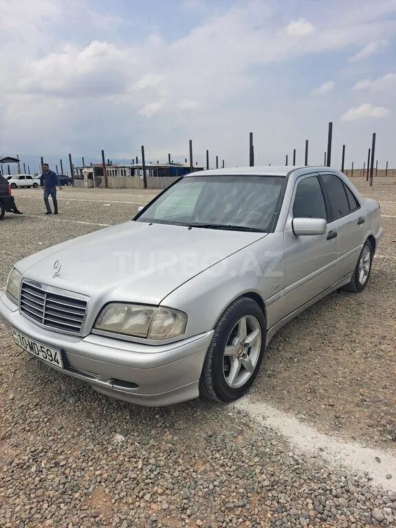 Mercedes C 200 — фото 1/4