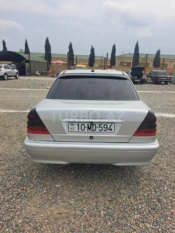 Mercedes C 200 — фото 2/4