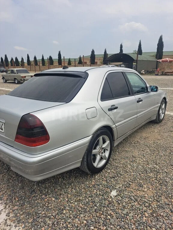Mercedes C 200 — фото 4/4