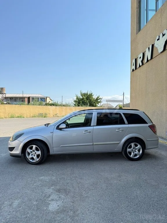 Opel Astra — фото 2/4
