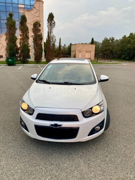 Chevrolet Aveo — фото 1/4