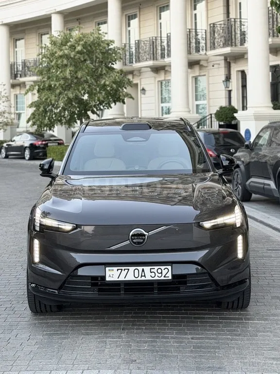 Volvo EX90 — фото 1/4