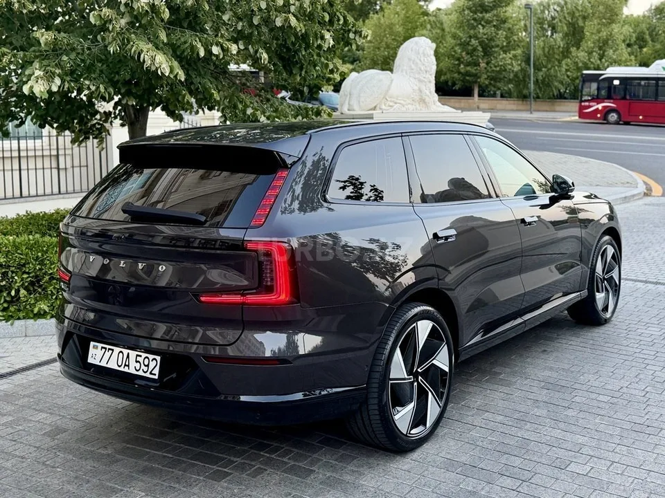 Volvo EX90 — фото 4/4