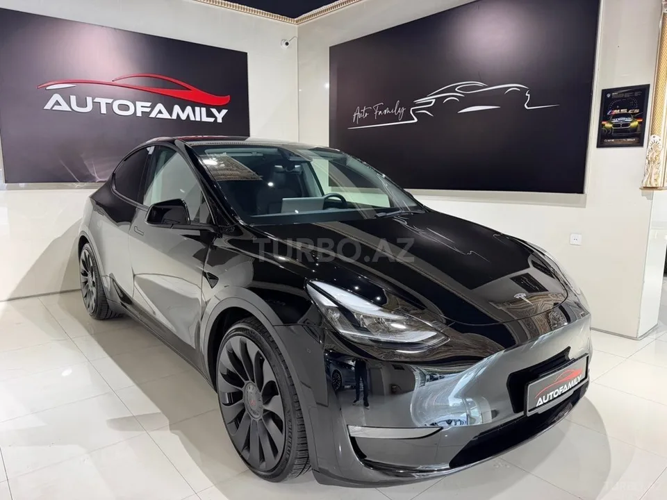 Tesla Model Y — фото 3/4