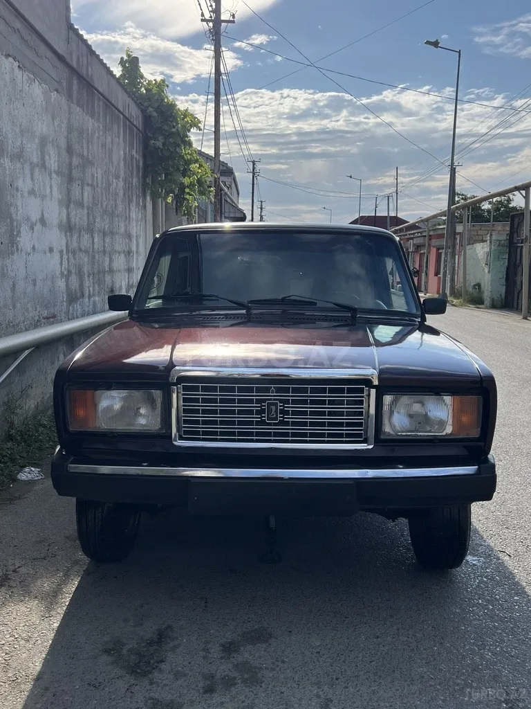 LADA (VAZ) 2107 — foto 1/4