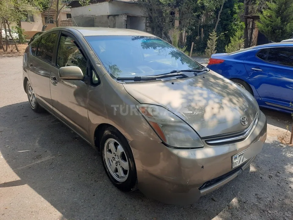 Toyota Prius — фото 1/4