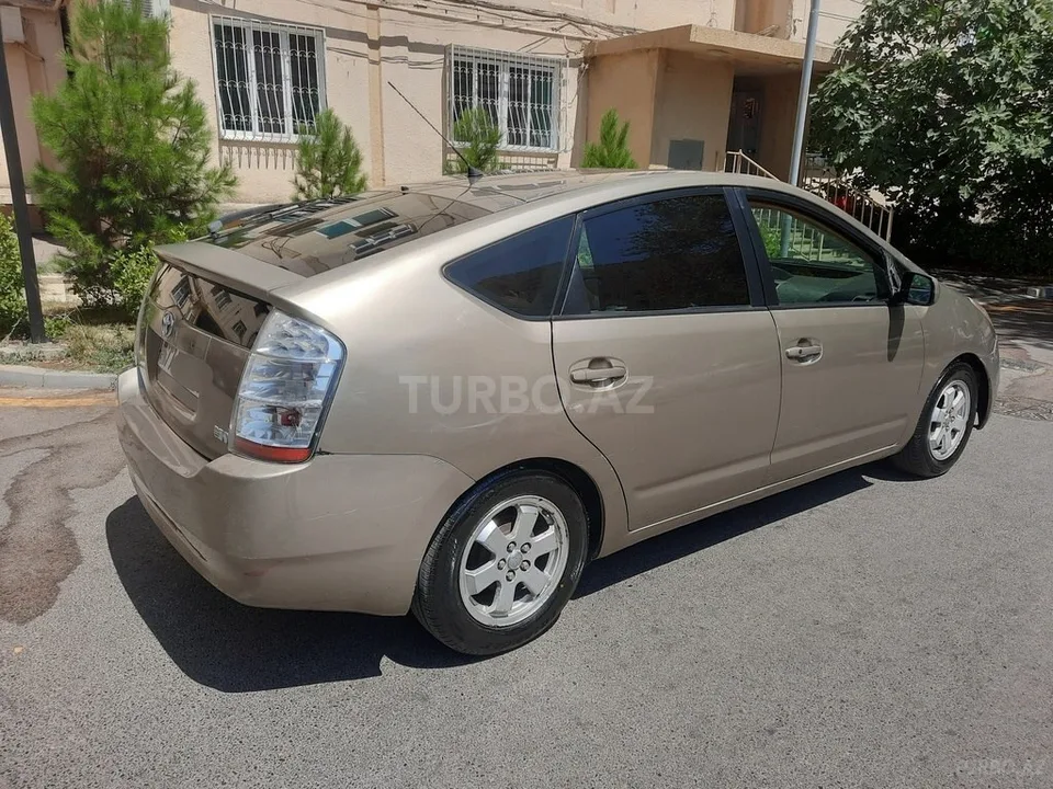 Toyota Prius — фото 4/4
