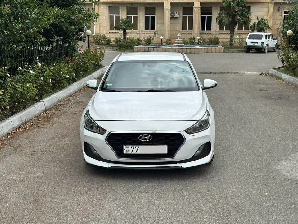 Hyundai i30 — фото 1/4
