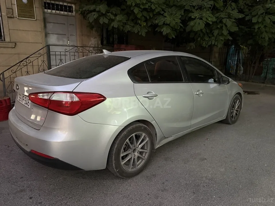 Kia Forte — фото 3/4