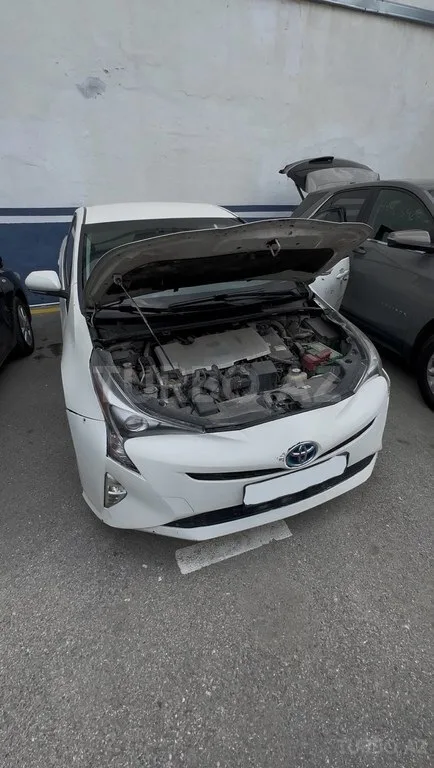 Toyota Prius — фото 1/4