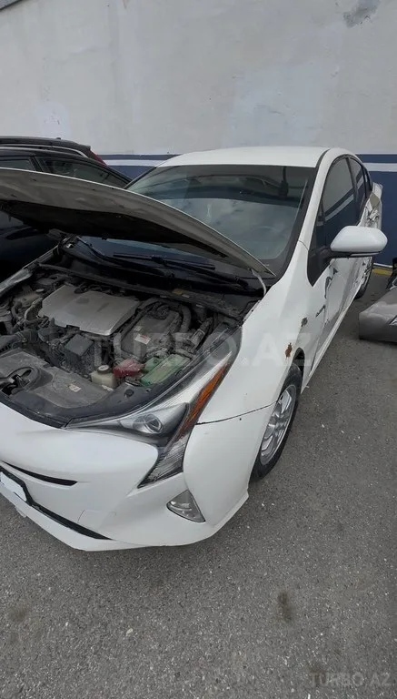 Toyota Prius — фото 2/4