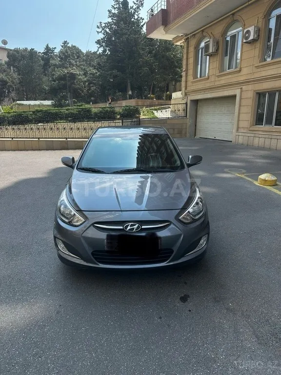 Hyundai Accent — foto 1/4