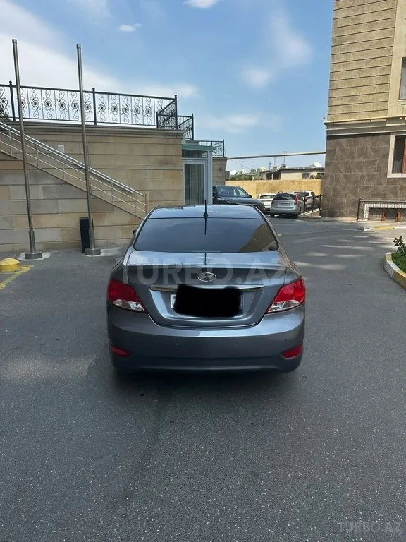 Hyundai Accent — foto 3/4