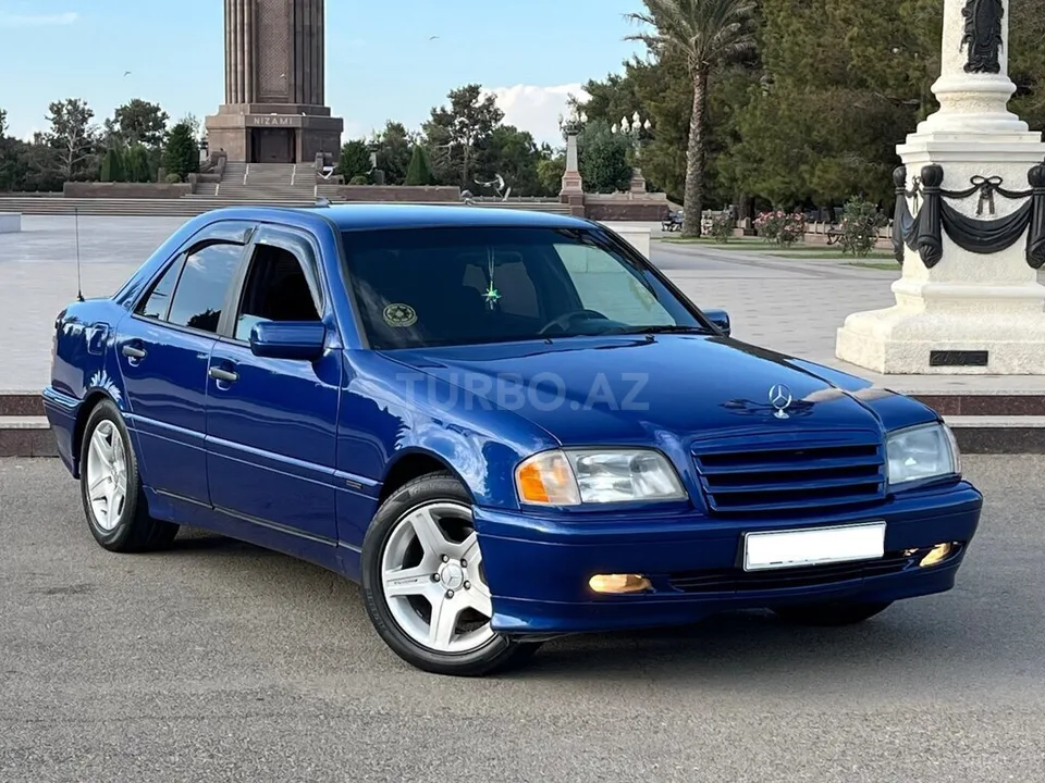 Mercedes C 180 — фото 1/4