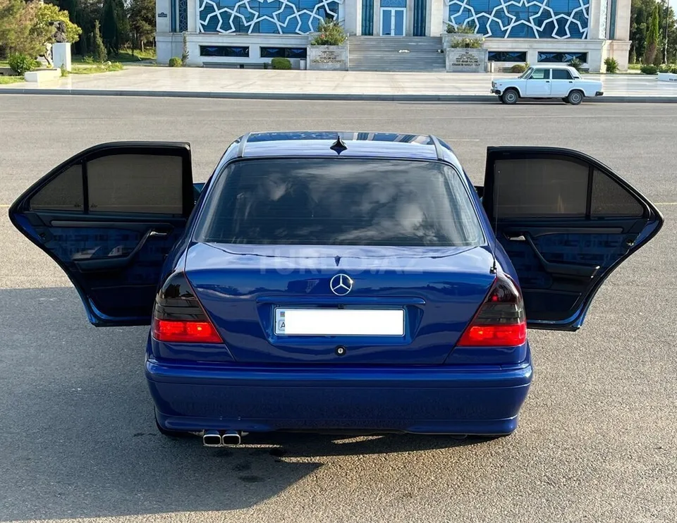 Mercedes C 180 — фото 2/4