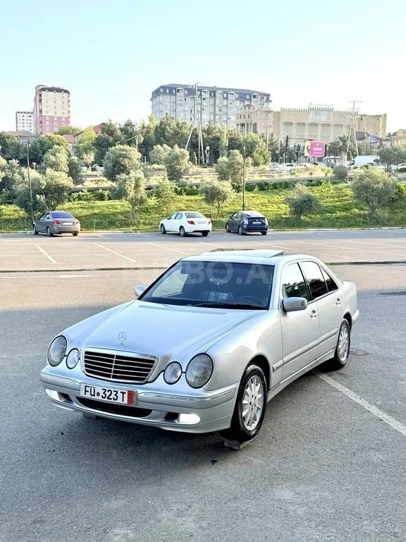 Mercedes E 220 — foto 4/4