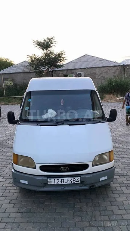 Ford Transit — foto 1/4