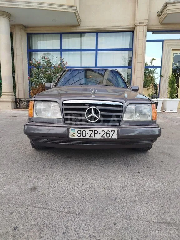 Mercedes E 200 — фото 1/4