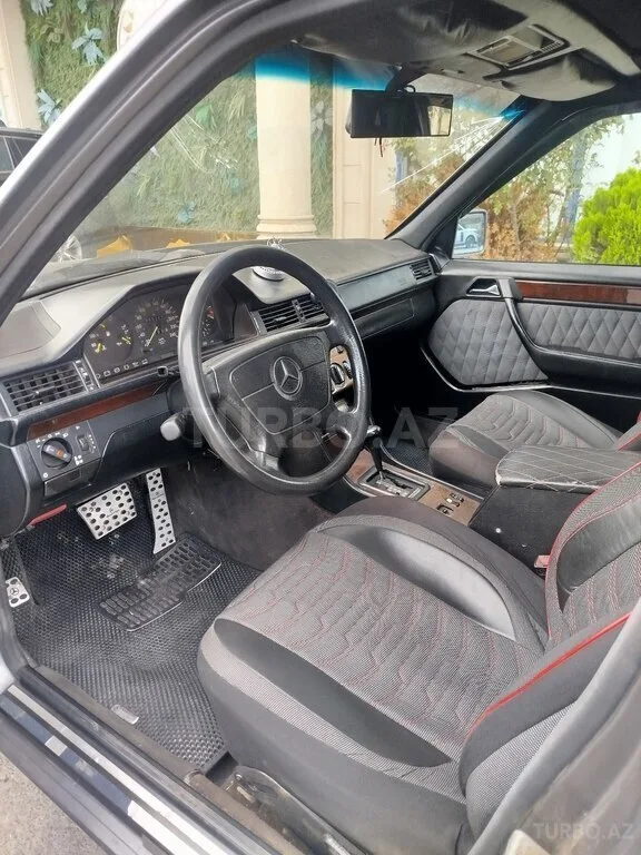 Mercedes E 200 — фото 2/4