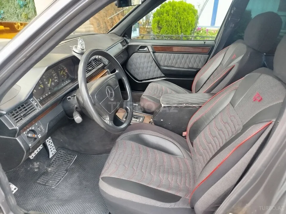 Mercedes E 200 — фото 3/4