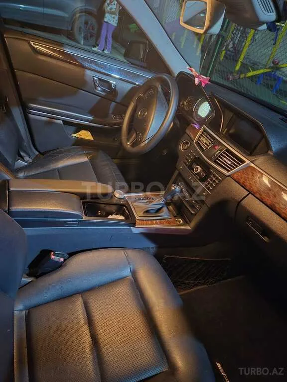 Mercedes E 220 — foto 4/4