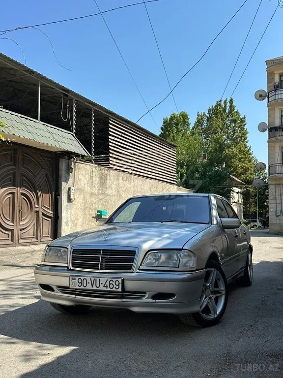 Mercedes C 240 — фото 1/4