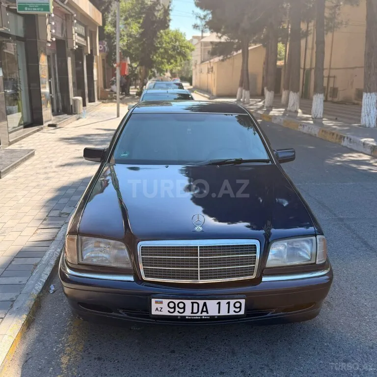 Mercedes C 200 — фото 2/4
