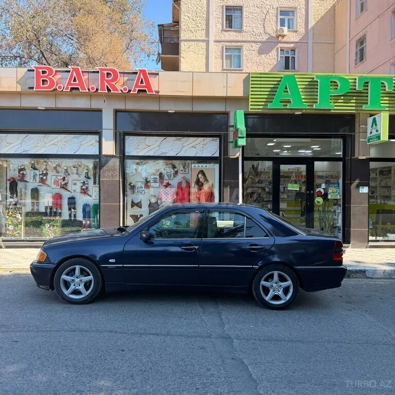 Mercedes C 200 — фото 4/4