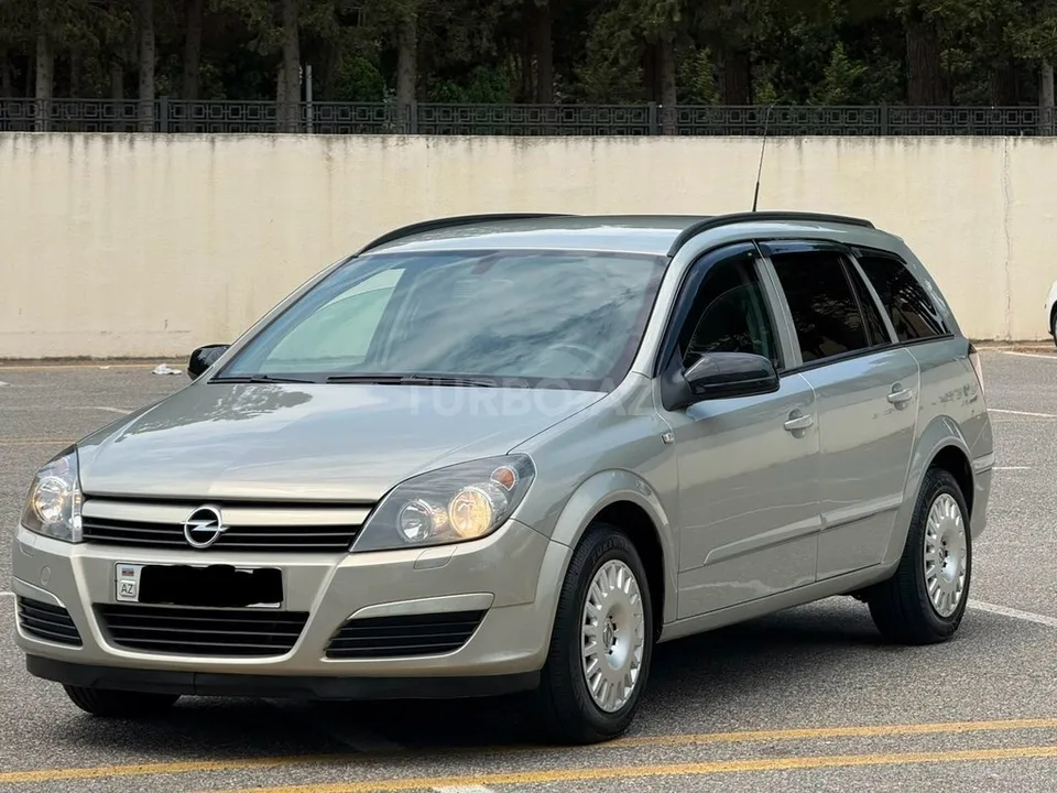 Opel Astra — фото 1/4
