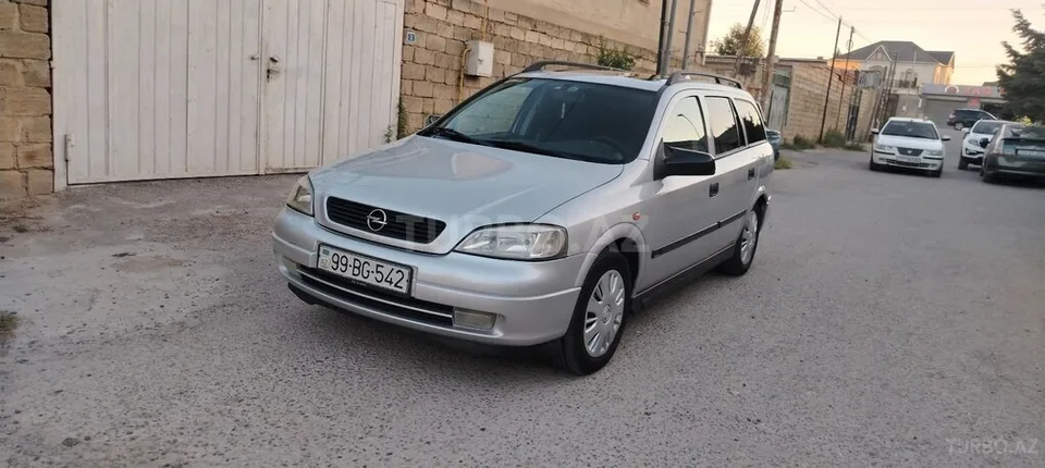 Opel Astra — фото 1/4