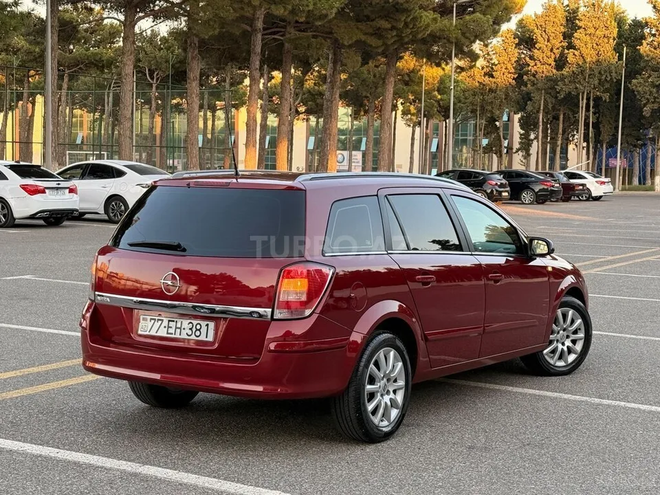 Opel Astra — фото 3/4