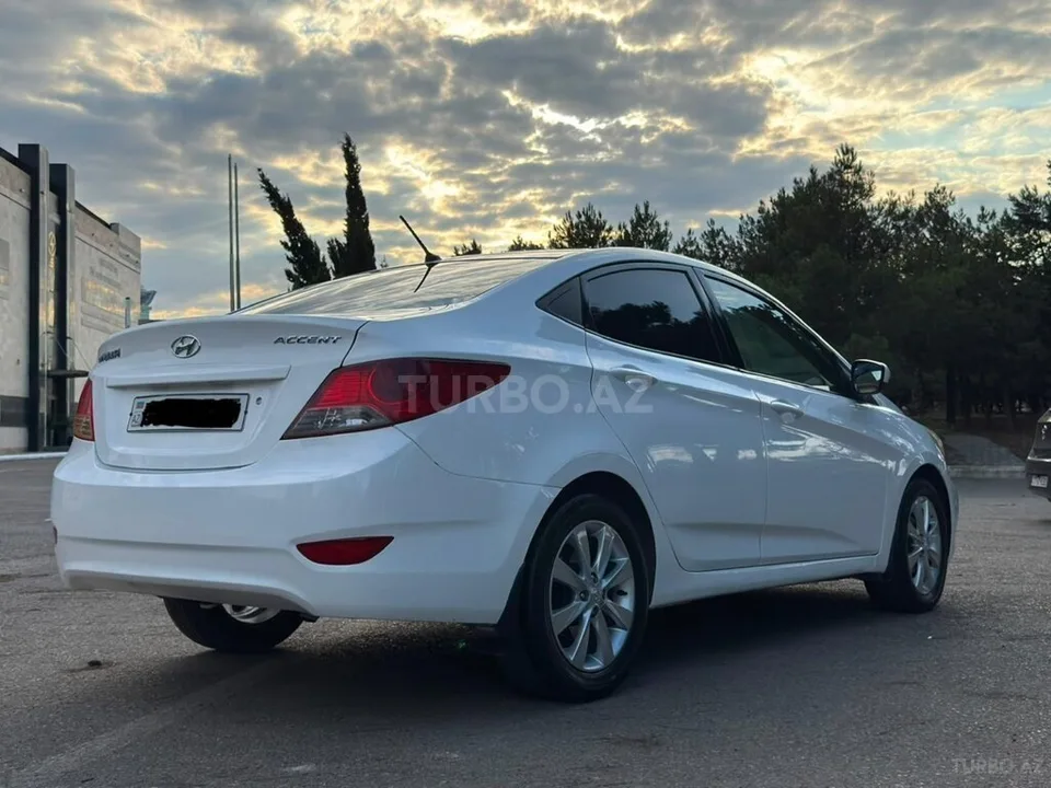 Hyundai Accent — фото 2/4