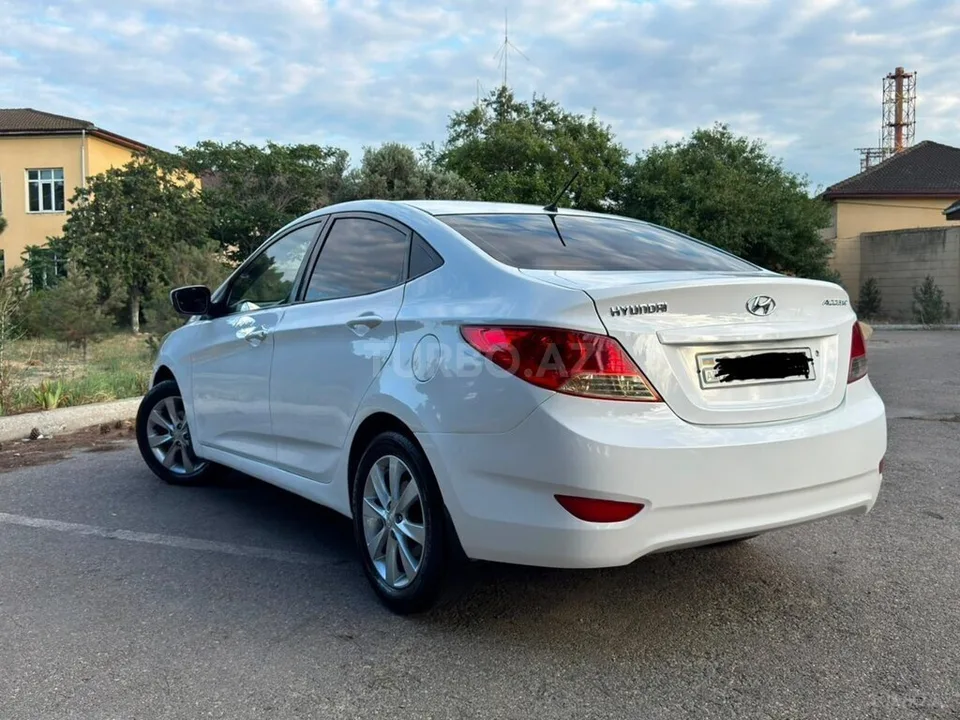 Hyundai Accent — фото 4/4