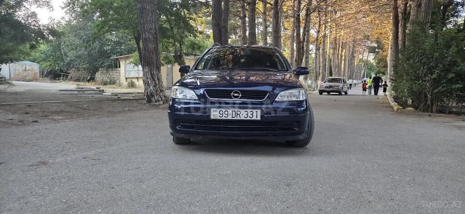 Opel Astra — фото 1/4