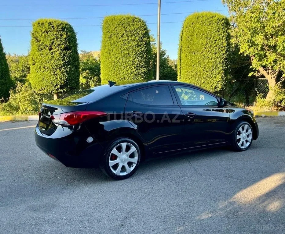 Hyundai Elantra — foto 4/4